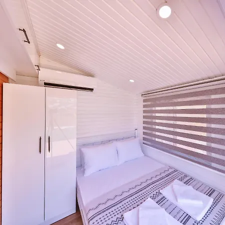 Tineville * Kaş